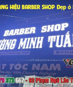 Mẫu bảng hiệu nền tôn sóng chữ nổi Alu gắn đèn led cho tiệm tóc